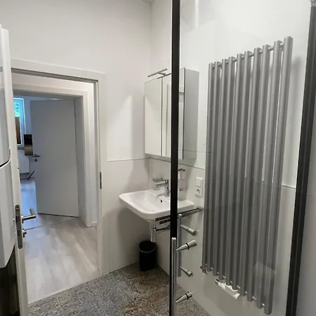 Apartment Lisboa: Messe/business/fewo Dus Hilden